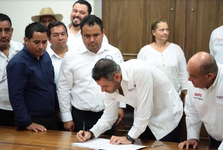 Escucha el Gobernador del Estado al magisterio de Oaxaca.