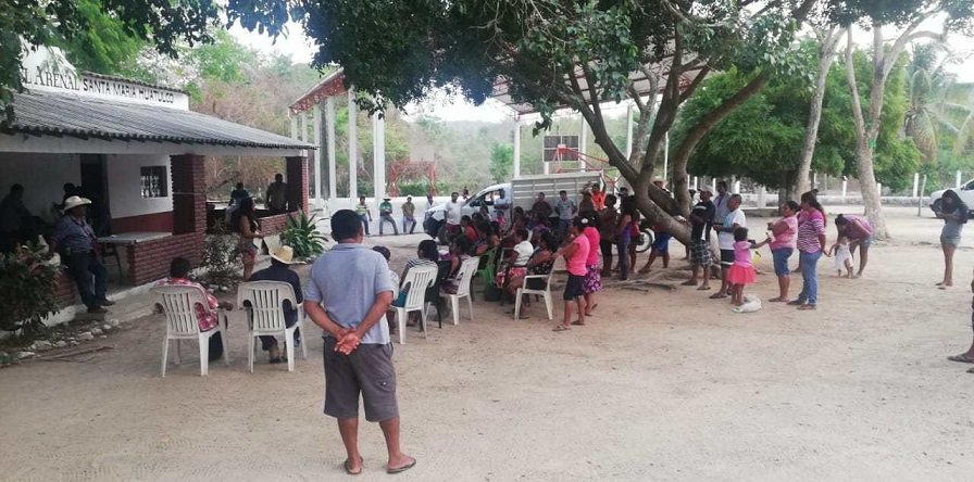 Gobierno de Huatulco, informa a ciudadanos sobre programas sociales