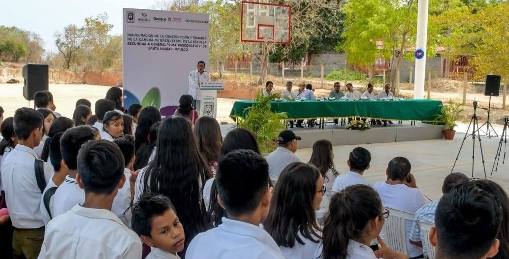 Inauguración del techado en la escuela secundaria general José Vasconcelos de Huatulco