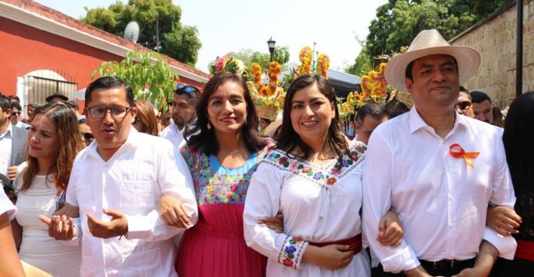 Presidenta del Sistema DIF Municipal acude al 487 Aniversario de la titulación de Oaxaca