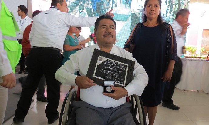 Wilfrido Pablo Gallegos, profesor ejemplar a quien el IEEPO reconoce su aportación a la educación