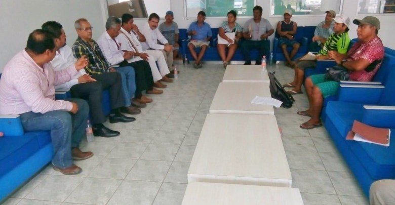 En Huatulco, da seguimiento a proyectos de maricultura y acuacultura