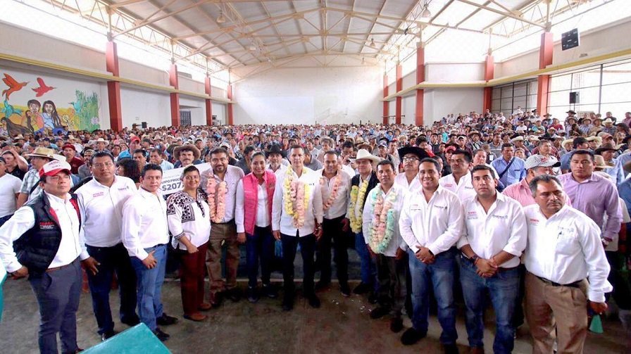 Entrega Alejandro Murat 12.1 mdp a productores para el fortalecimiento del campo en la Sierra Sur