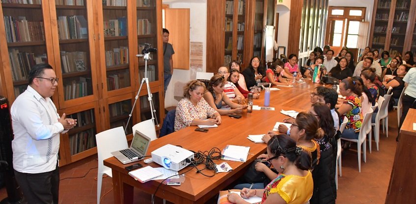 Docentes y servidores públicos del IEEPO inician seminario en educación intercultural