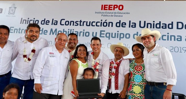 Entrega IEEPO mobiliario y equipo a 38 escuelas de la Cuenca del Papaloapan