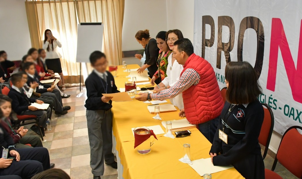 Reciben 200 estudiantes de primaria y secundaria certificación internacional en inglés: IEEPO