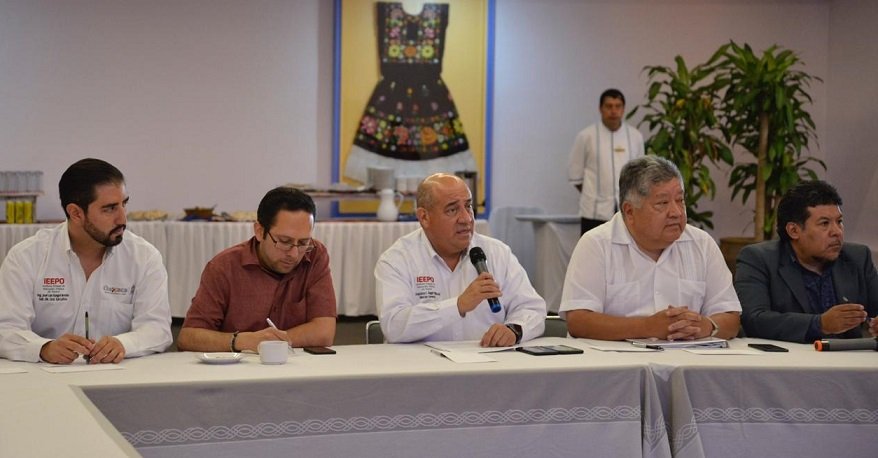 Revisan SEP, IEEPO y dirigencia magisterial temas educativos