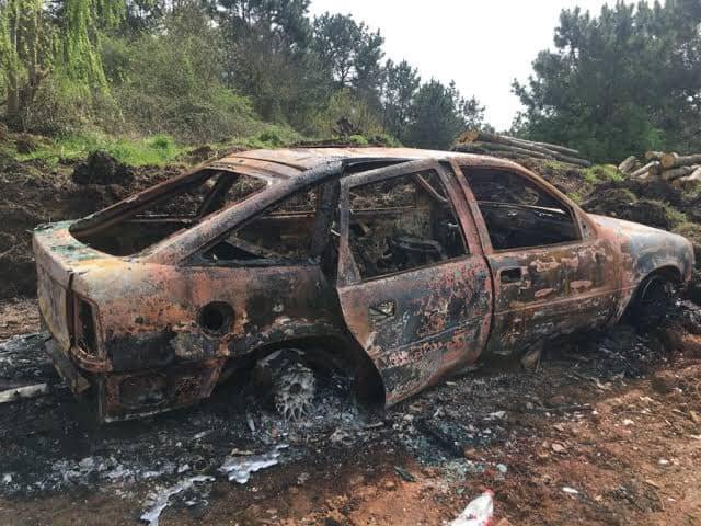 Encuentran cuerpos calcinados dentro de vehículo en Santa María Tonameca