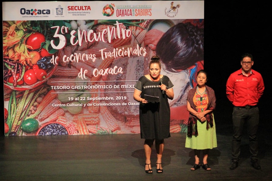 Imparten a cocineras tradicionales curso de manejo higiénico de los alimentos: Seculta
