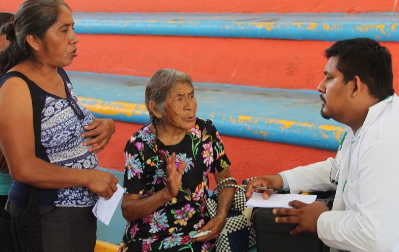 Se presentó el “Payaso piropo” y se dieron consultas médicas gratuitas