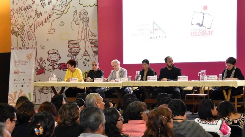 Contribuye IEEPO en la formación de promotores de la lectura