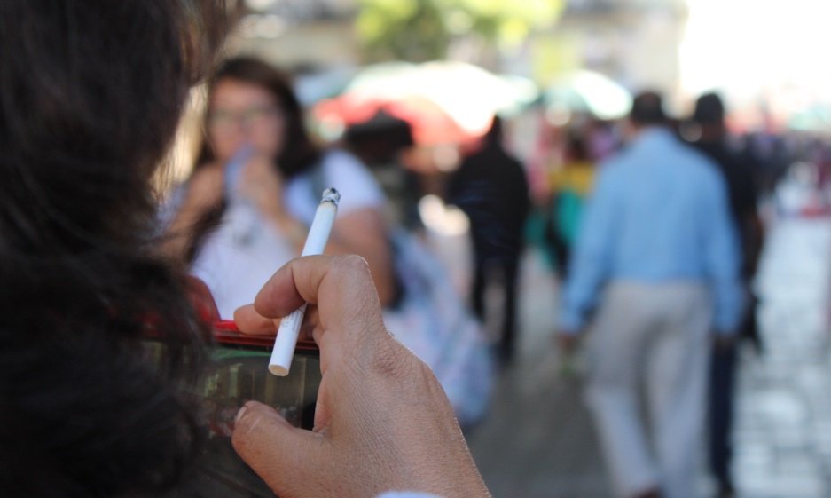 Fallecen al año más de 43 mil personas fumadoras