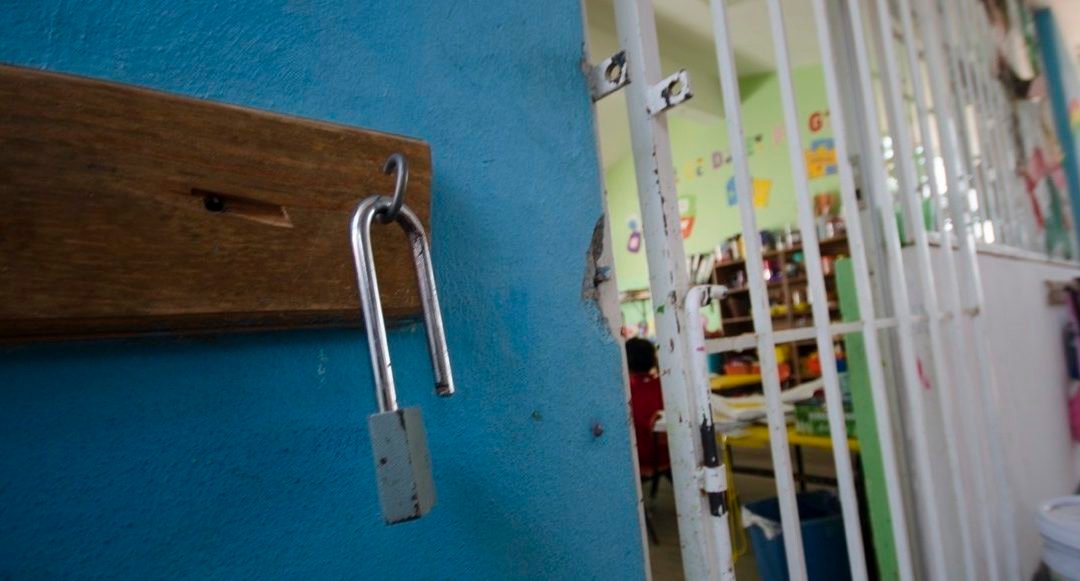 Recomienda IEEPO resguardar los planteles escolares para evitar robos