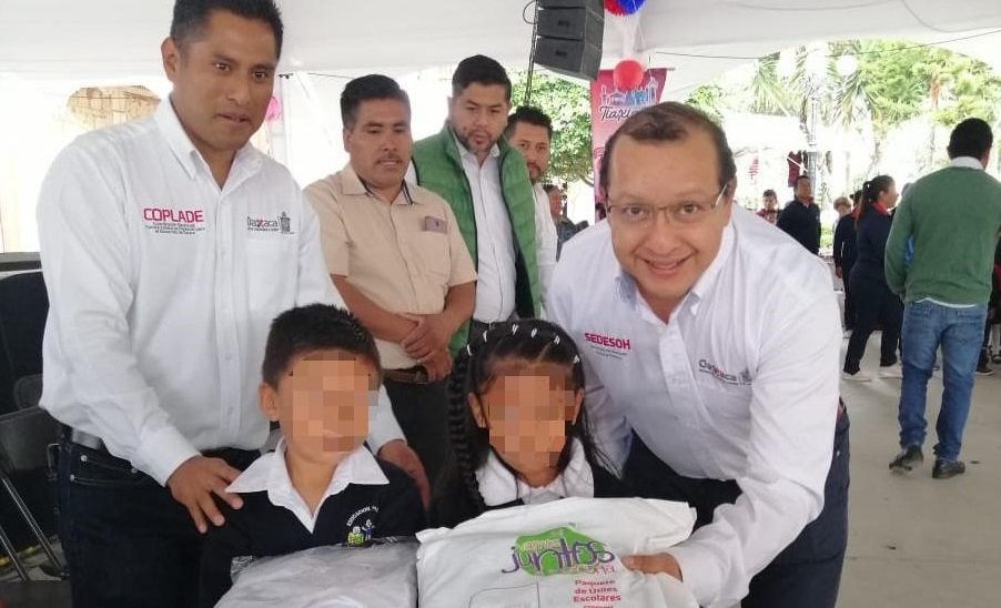 Entregan Vales, Uniformes y Útiles del Programa “Vamos Juntos a la Escuela” en Tlaxiaco