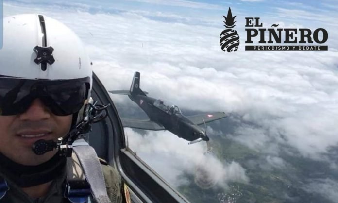 Él es Daniel Rosas, el piloto tlaxiaqueño que rescató a Evo Morales