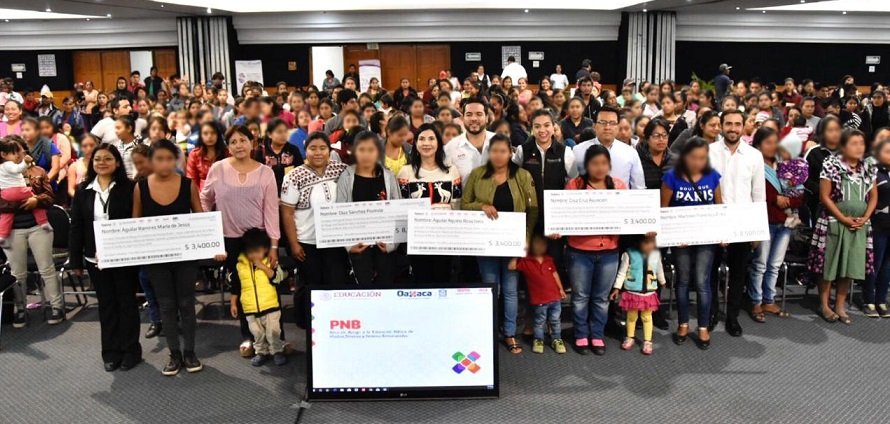 Realiza IEEPO pago de becas a 487 madres jóvenes estudiantes y jóvenes embarazadas