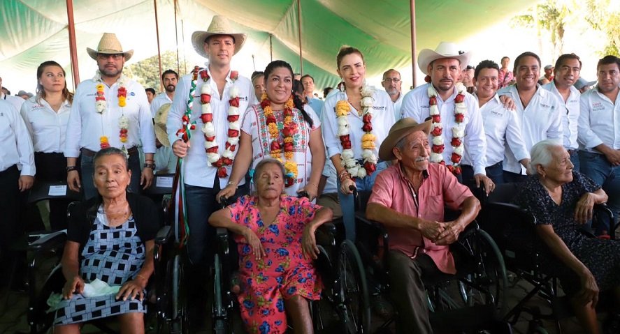 Alejandro Murat Hinojosa refrenda compromiso con Santa María Colotepec