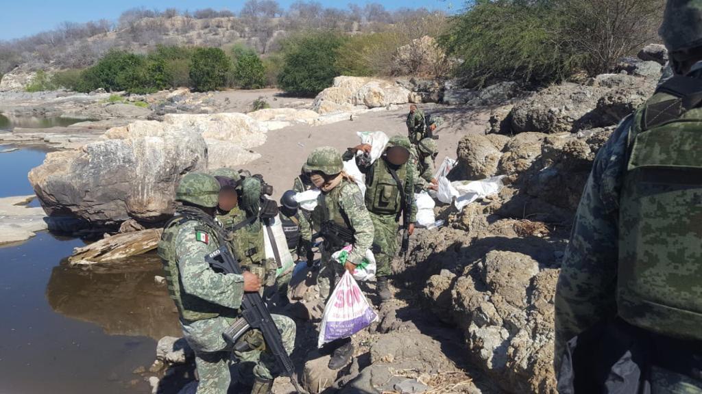 Detienen a presuntos delincuentes y arsenal en Guerrero