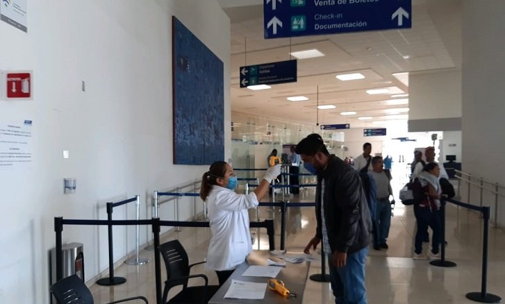 Aeropuerto Internacional de Oaxaca refuerza los filtros para prevenir y detectar la propagación del COVID-19