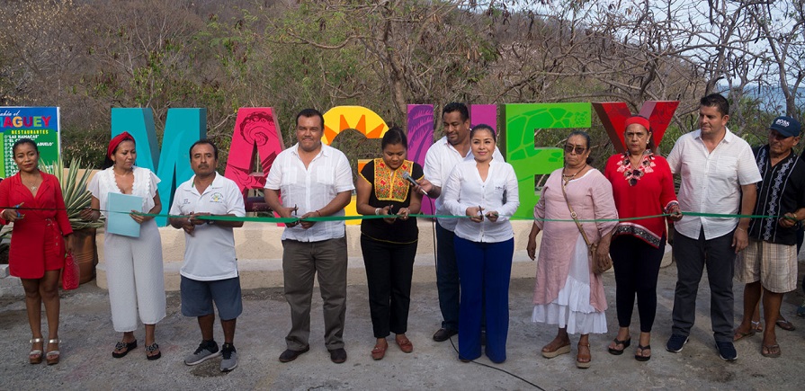 Se inauguraron las letras de la Bahía de Maguey en Huatulco