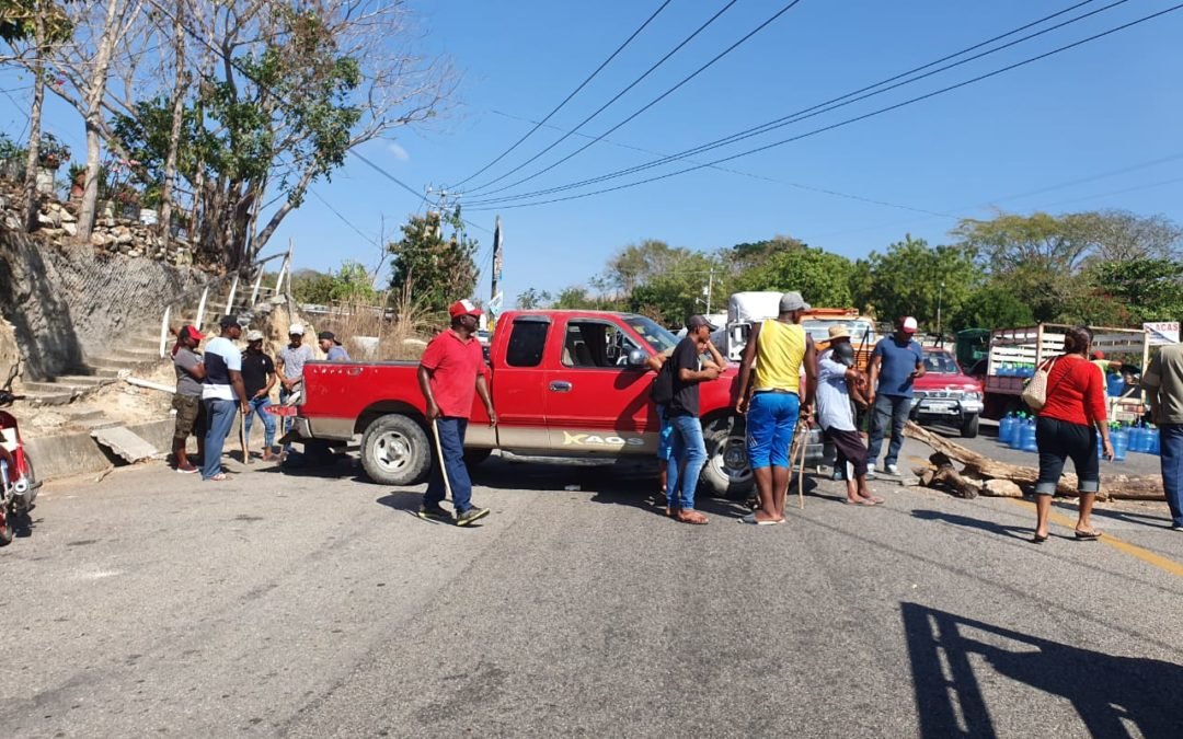 Piden intervención de la SEMOVI para desactivar bloqueo en Pinotepa