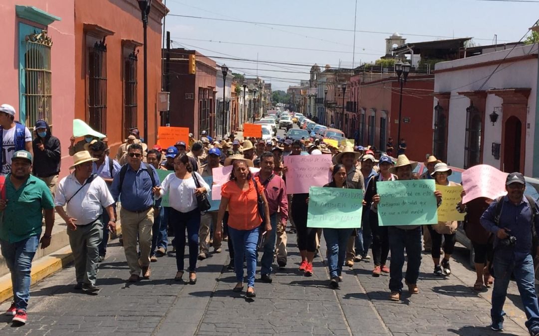Protestan barrenderos en el Palacio Municipal de Oaxaca