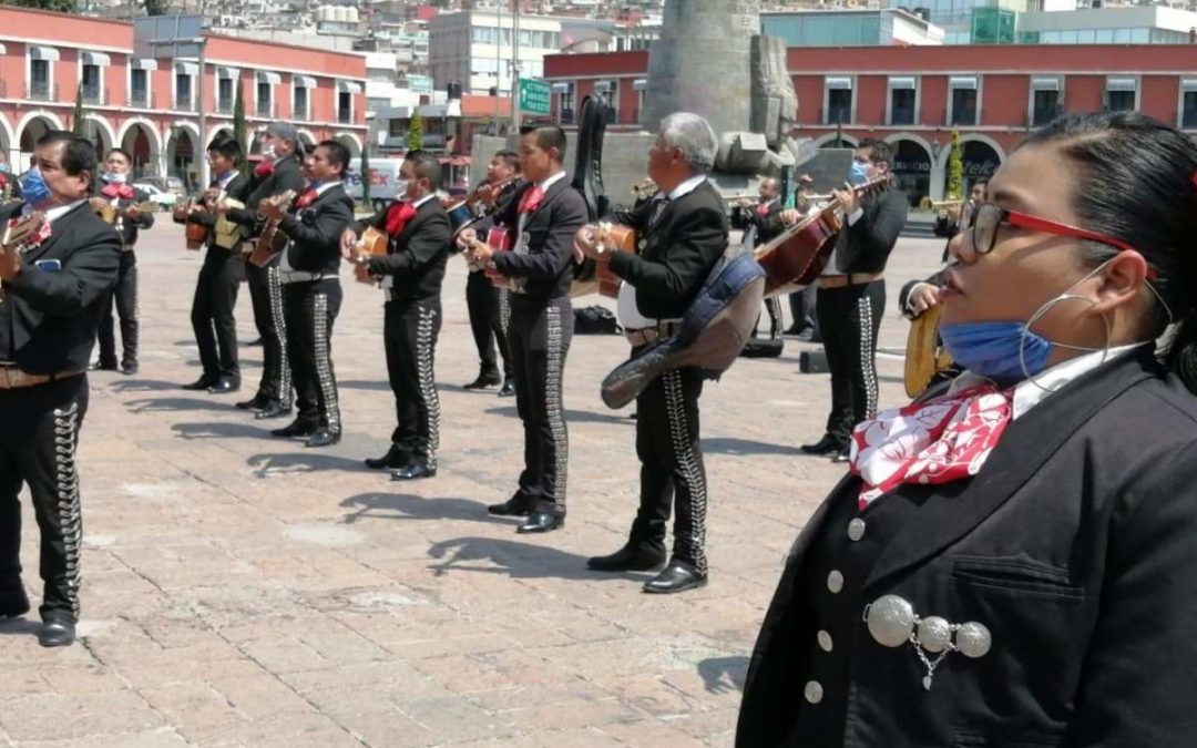 Protestan mariachis y meseros en Pachuca por falta de apoyos