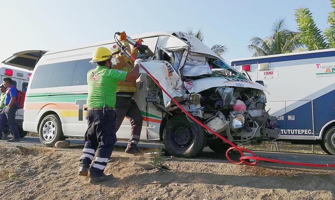 Aparatoso accidente Tututepec
