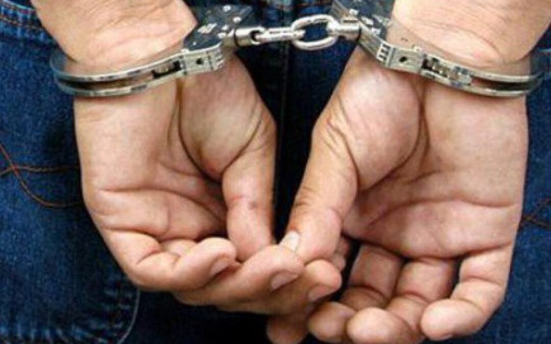 A prisión y vinculado a proceso sujeto que intentaba extorsionar a víctima amenazándola con publicar fotografías íntimas: Fiscalía General