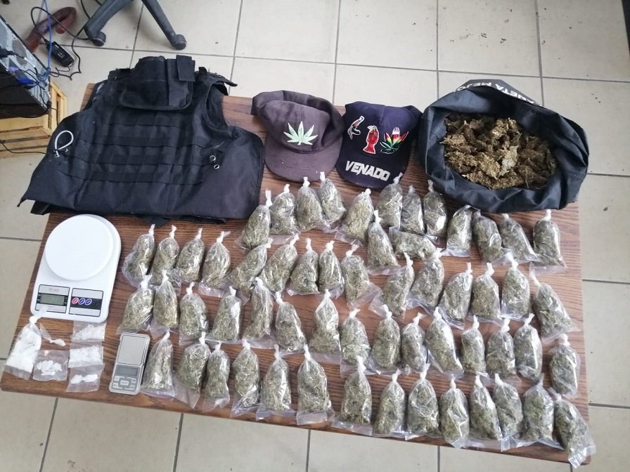 Cateo en San Gabriel Mixtepec; asegura droga y detiene a probable narcomenudista