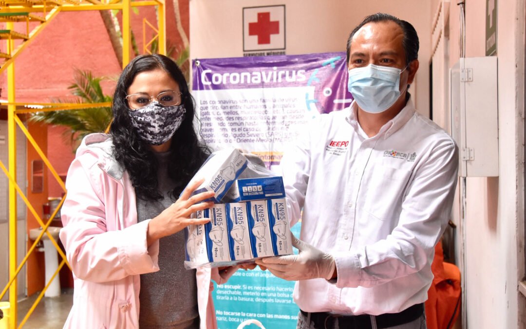 Entrega IEEPO equipo de protección a personal que mantiene