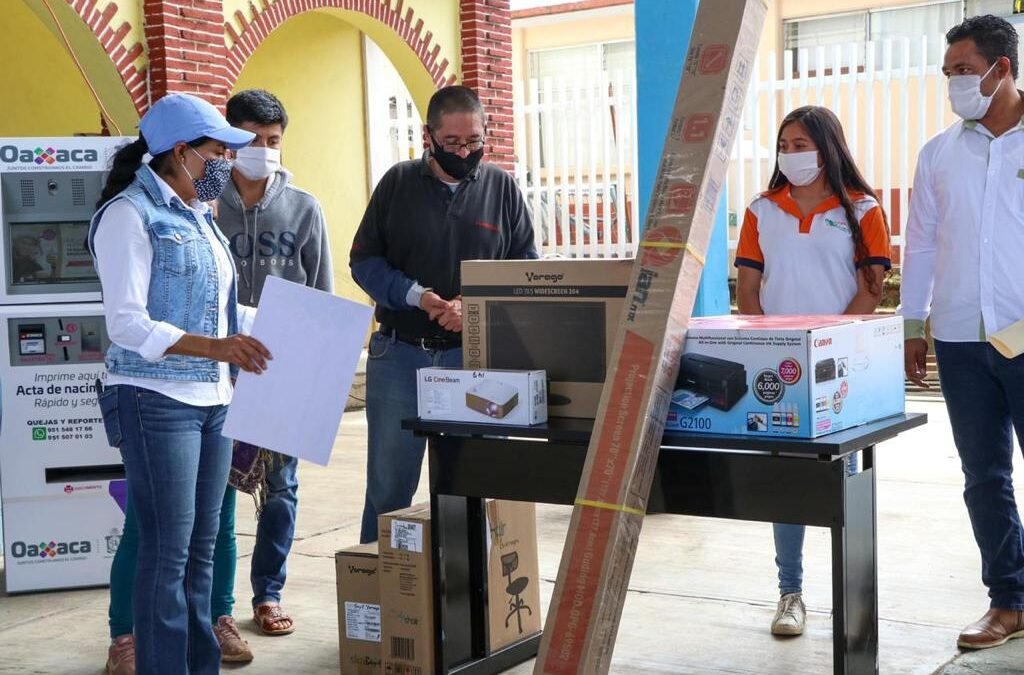 Gobierno de Oaxaca construye bienestar en Santa María Quiegolani
