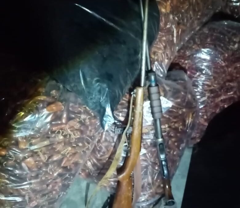 Fiscalía General coordina y ejecuta cateos en la región Mixteca; asegura armas, municiones y otros objetos