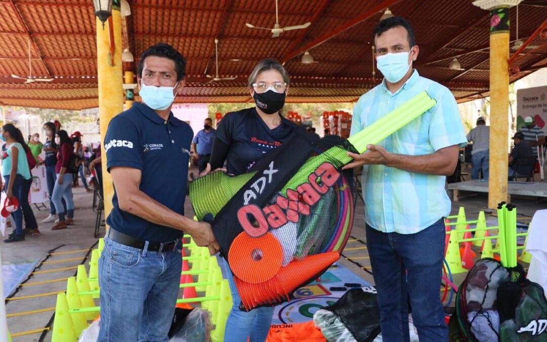 Entrega Incude Oaxaca material deportivo a 11 municipios y 22 entrenadores del Istmo