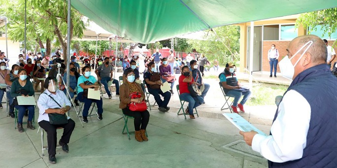 Realiza IEEPO entrega de Incentivos de “Reconocimiento al Desempeño Docente”