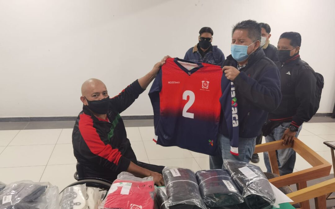 Paradeportistas oaxaqueños buscan el título en los Nacionales de Golbol para personas con discapacidad visual