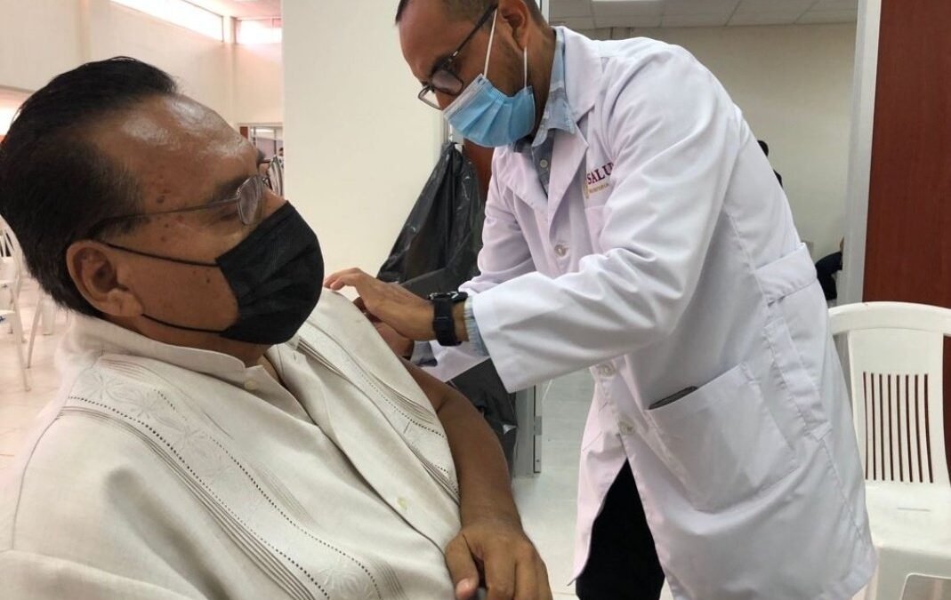 Supervisa IEEPO en colaboración con autoridades federales proceso de vacunación a personal educativo