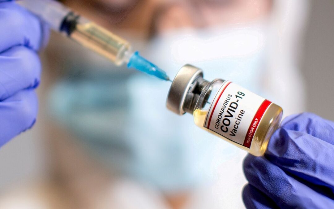 Vacunas ayudan a prevenir enfermedad grave e incluso la muerte por COVID-19, ¡acude cuando sea tu turno!