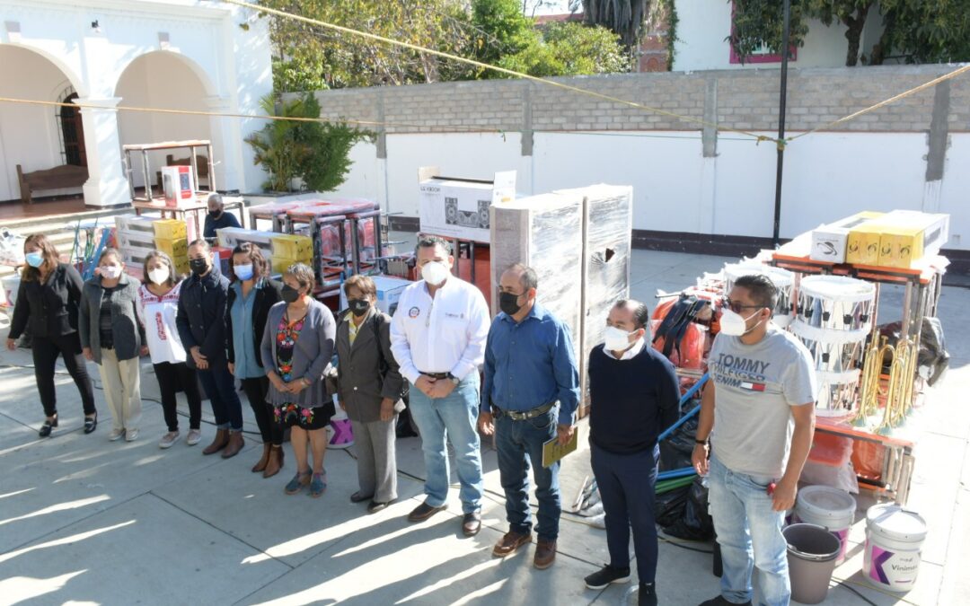 Entrega el IEEPO mobiliario y equipo a escuelas de San Andrés Zautla