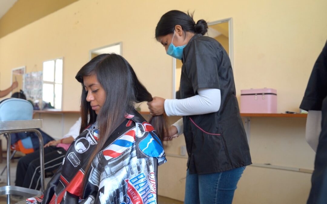 Promueve IEEPO alfabetización y capacitación para el trabajo en artes y oficios entre jóvenes y adultos