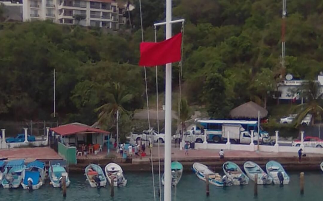 CIERRA EL PUERTO DE BAHÍAS DE HUATULCO A LA NAVEGACIÓN A EMBARCACIONES MENORES Y TODA LAS ACTIVIDADES TURISTICAS NÁUTICAS, POR ELEVACION DE OLEAJE Y VIENTO GENERADO POR EL EVENTO DE NORTE EN EL GOLFO DE TEHUANTEPEC.