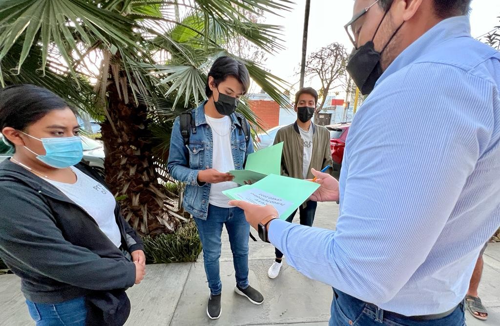 Entrega IEEPO documento de respuestas a 18 planteamientos de estudiantes normalistas