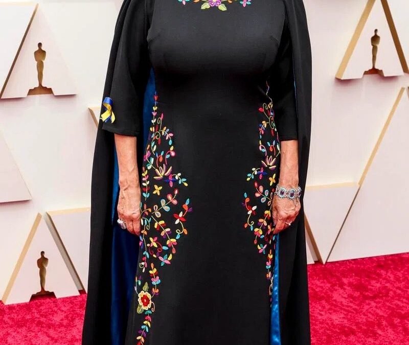 Instructora oaxaqueña del Icapet lleva su talento de bordado a los Premios Oscar