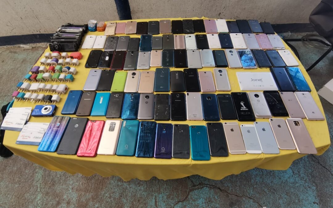 Tras operativo, asegura Policía Estatal 90 celulares de dudosa procedencia en mercado de Oaxaca
