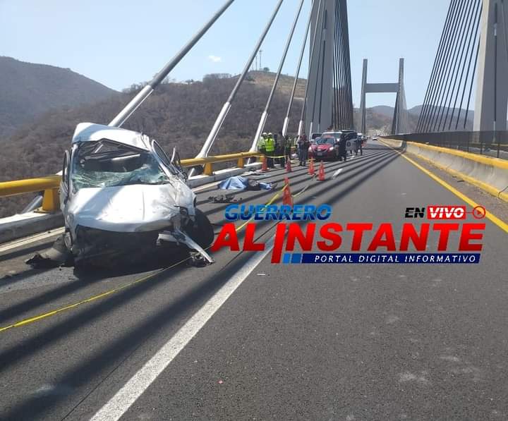 Fatal accidente sobre la Autopista del Sol; 2 muertos y 5 heridos.
