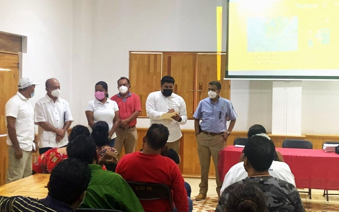 Imparte IEEPO capacitación a 55 escuelas de la  Costa sobre el plan escolar de protección civil