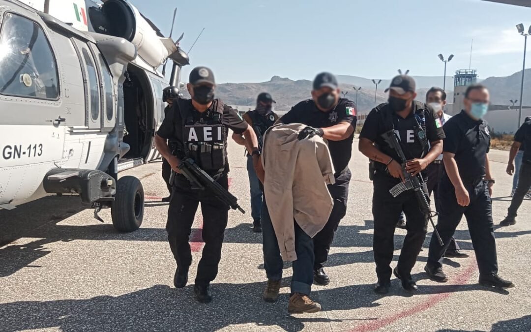 Fiscalía de Oaxaca ejecuta orden de aprehensión y traslada a Tanivet a tercer probable responsable del delito de desaparición de personas cometido en el Istmo