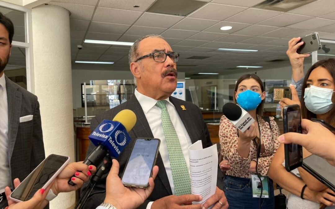 Interponen denuncia contra Javier Corral y Lucha Castro en Chihuahua