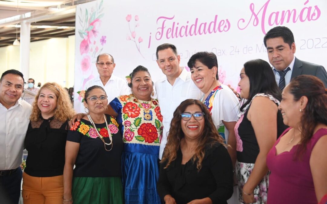 Gobierno de Oaxaca festeja a las mamás de los SSO