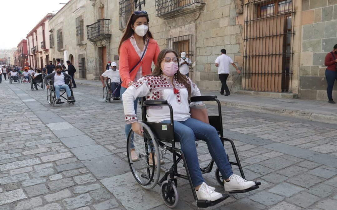 Oaxaqueñas y oaxaqueños participan en educación inclusiva y empática hacia las personas con discapacidad